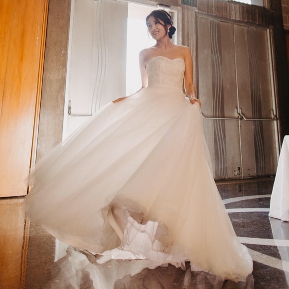 Wedding dress - Picture 1 of 8